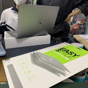 Dịch Vụ Dán MacBook Tận Nơi Tại Hà Nội – Nhanh Chóng, Chuyên Nghiệp, Giá Tốt