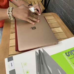 Dịch Vụ Dán MacBook Tận Nơi Tại Hà Nội – Nhanh Chóng, Chuyên Nghiệp, Giá Tốt