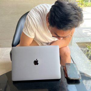 Dịch Vụ Dán MacBook Tận Nơi Tại Hà Nội – Nhanh Chóng, Chuyên Nghiệp, Giá Tốt