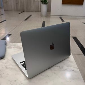 Dịch Vụ Dán MacBook Tận Nơi Tại Hà Nội – Nhanh Chóng, Chuyên Nghiệp, Giá Tốt