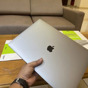 Dịch Vụ Dán MacBook Tận Nơi Tại Hà Nội – Nhanh Chóng, Chuyên Nghiệp, Giá Tốt
