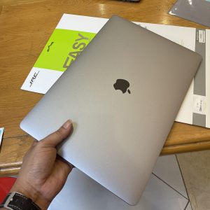Dịch Vụ Dán MacBook Tận Nơi Tại Hà Nội – Nhanh Chóng, Chuyên Nghiệp, Giá Tốt