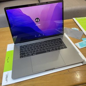 Dịch Vụ Dán MacBook Tận Nơi Tại Hà Nội – Nhanh Chóng, Chuyên Nghiệp, Giá Tốt
